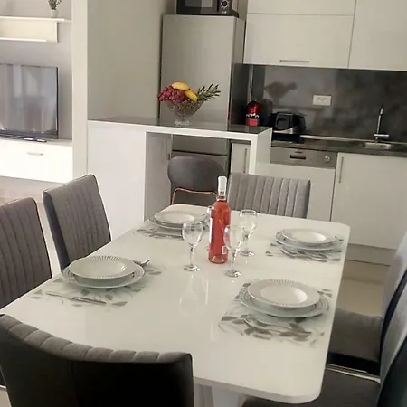 Sunshine Apartment *